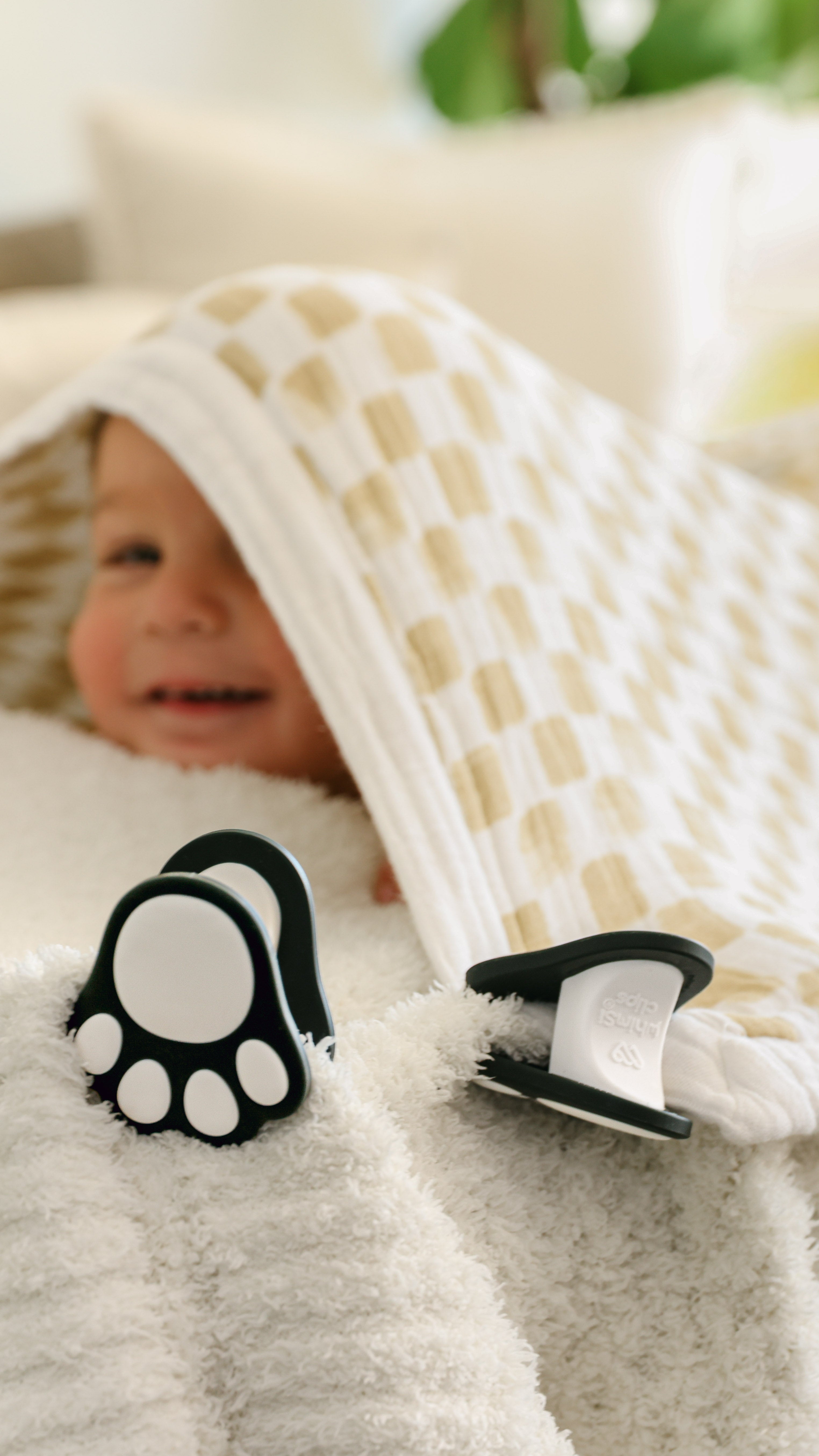 Pinch-free silicone clip gripping blankets securely, top parenting innovation 2026