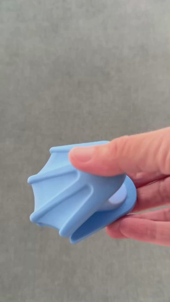Blue-footed booby clip in motion.  opening wider than traditional clips.  no metal