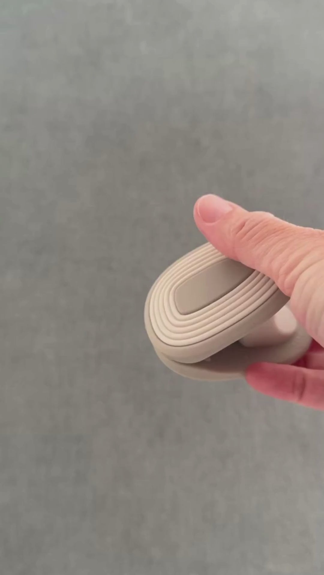 Earth whimSi clip in motion, squeezable, gentle and strong. 